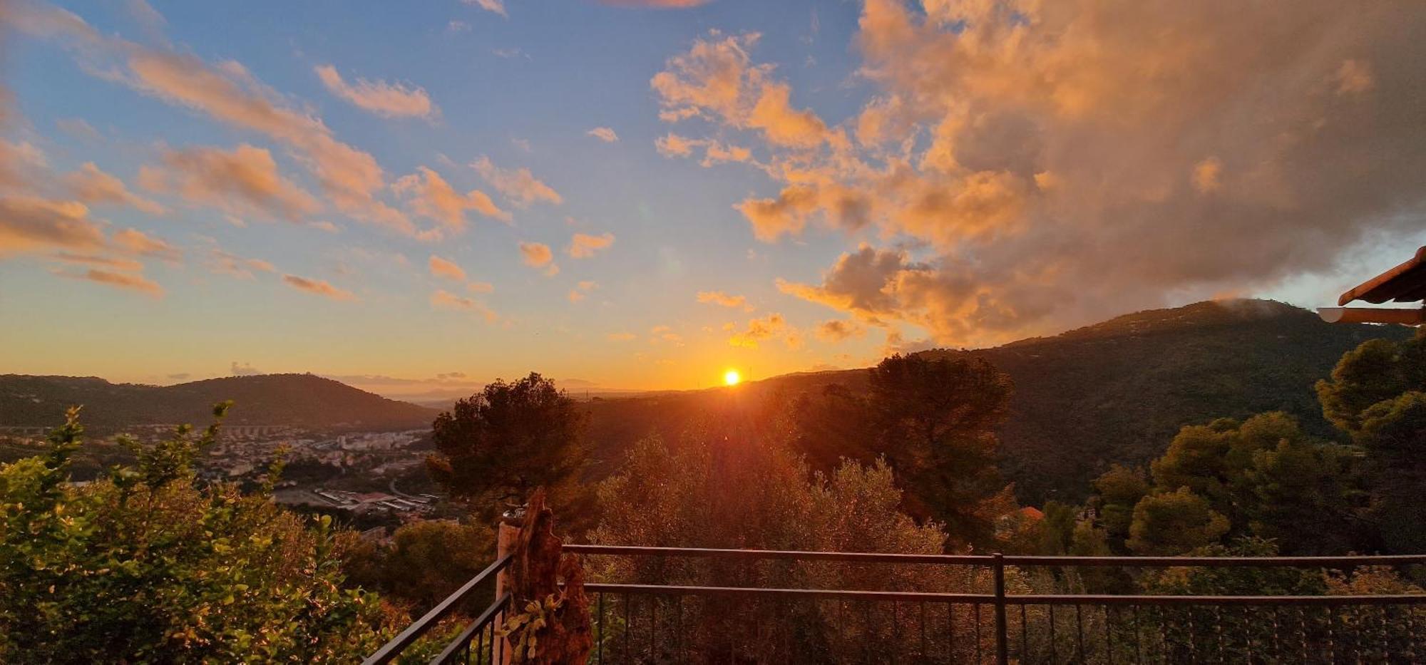 Le Chalet De La Pierreraie Cote D'Azur Piscine Terrasse Et Vue Mer Drap Esterno foto